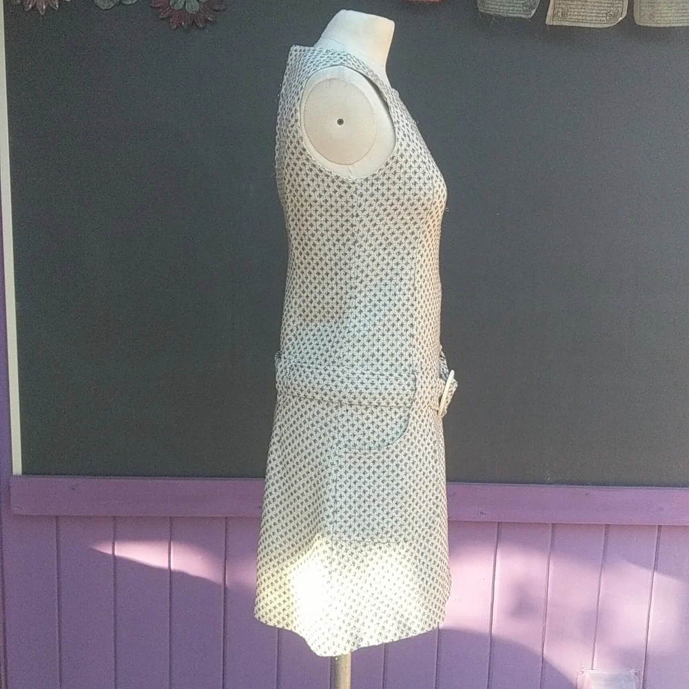 Cute retro looking dress - Picture 2 of 7